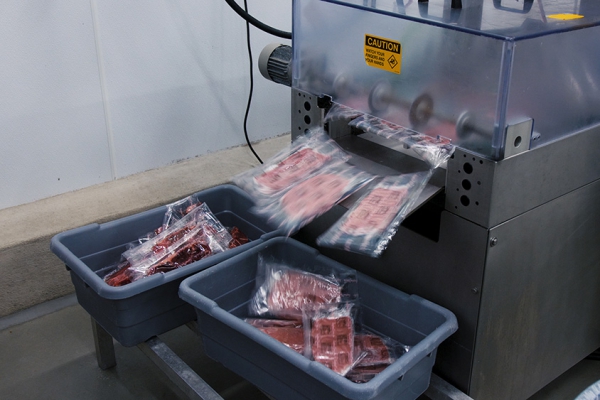 Sealing Meat in protective packaging